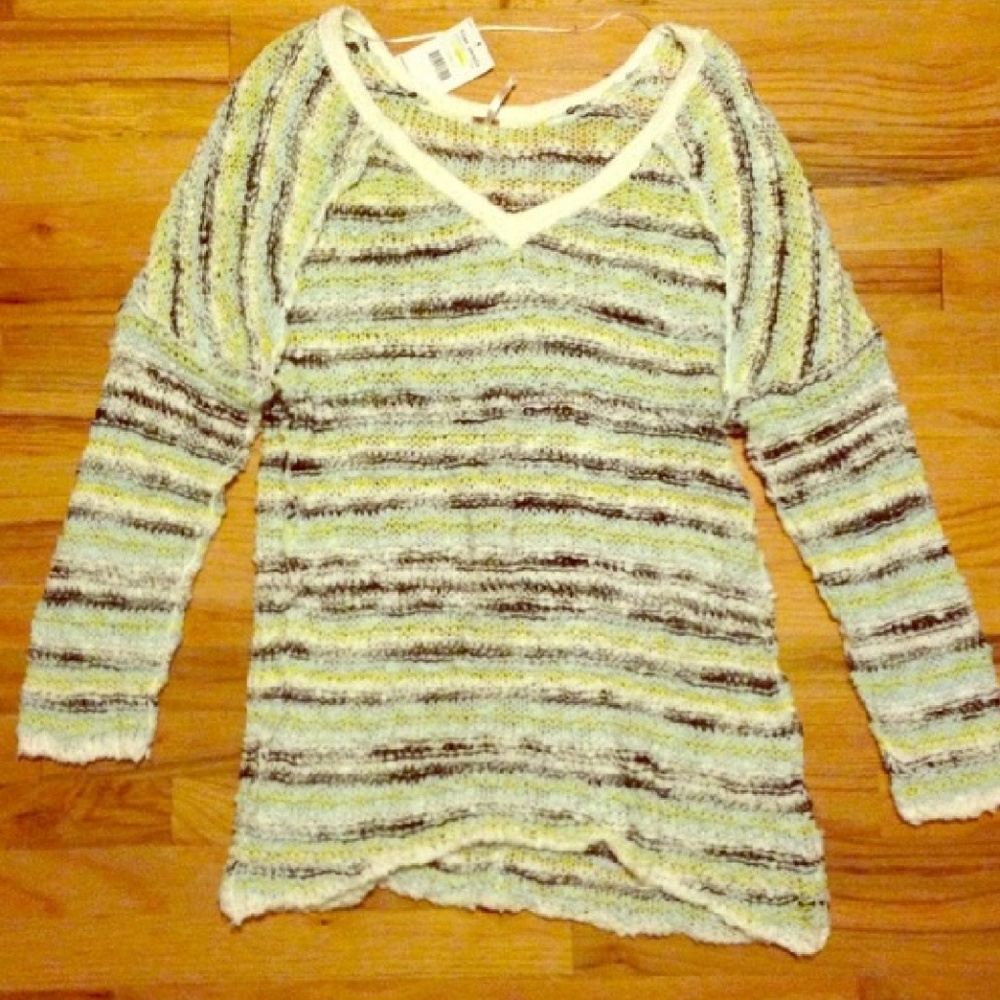 Long sleeve v-neck yellow striped sweater tunic